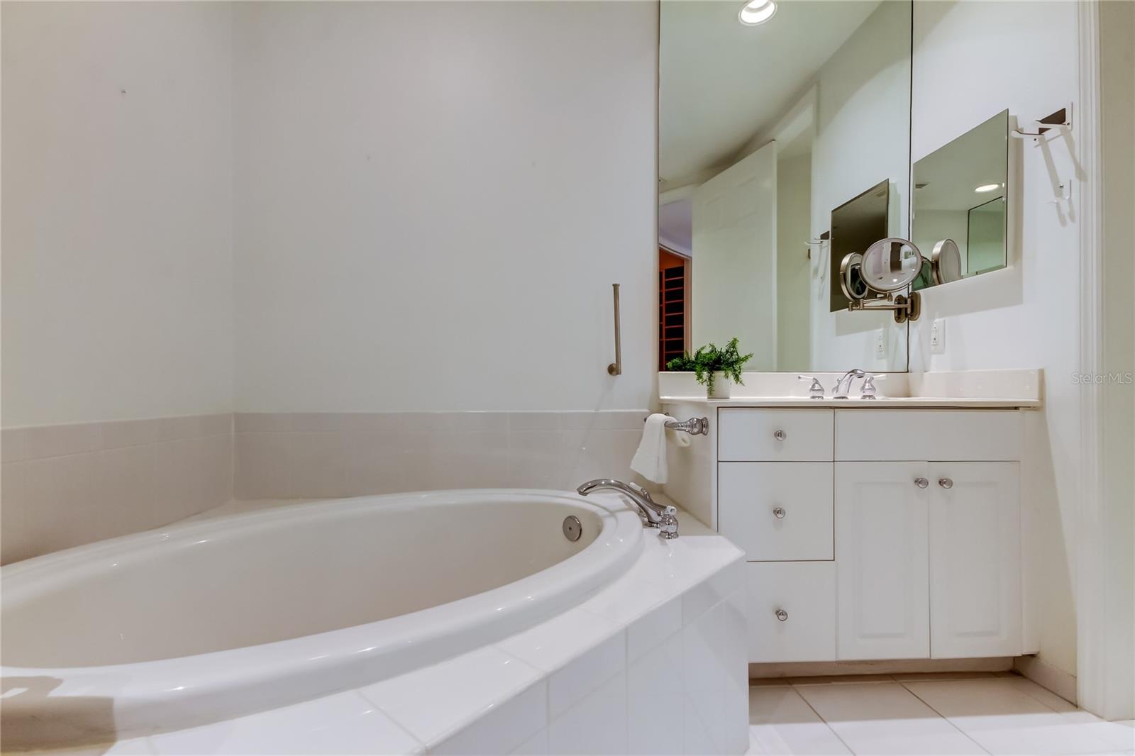 1200 GULF BLVD #101, CLEARWATER BEACH, FL, 33767