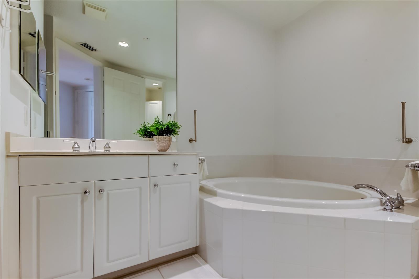 1200 GULF BLVD #101, CLEARWATER BEACH, FL, 33767