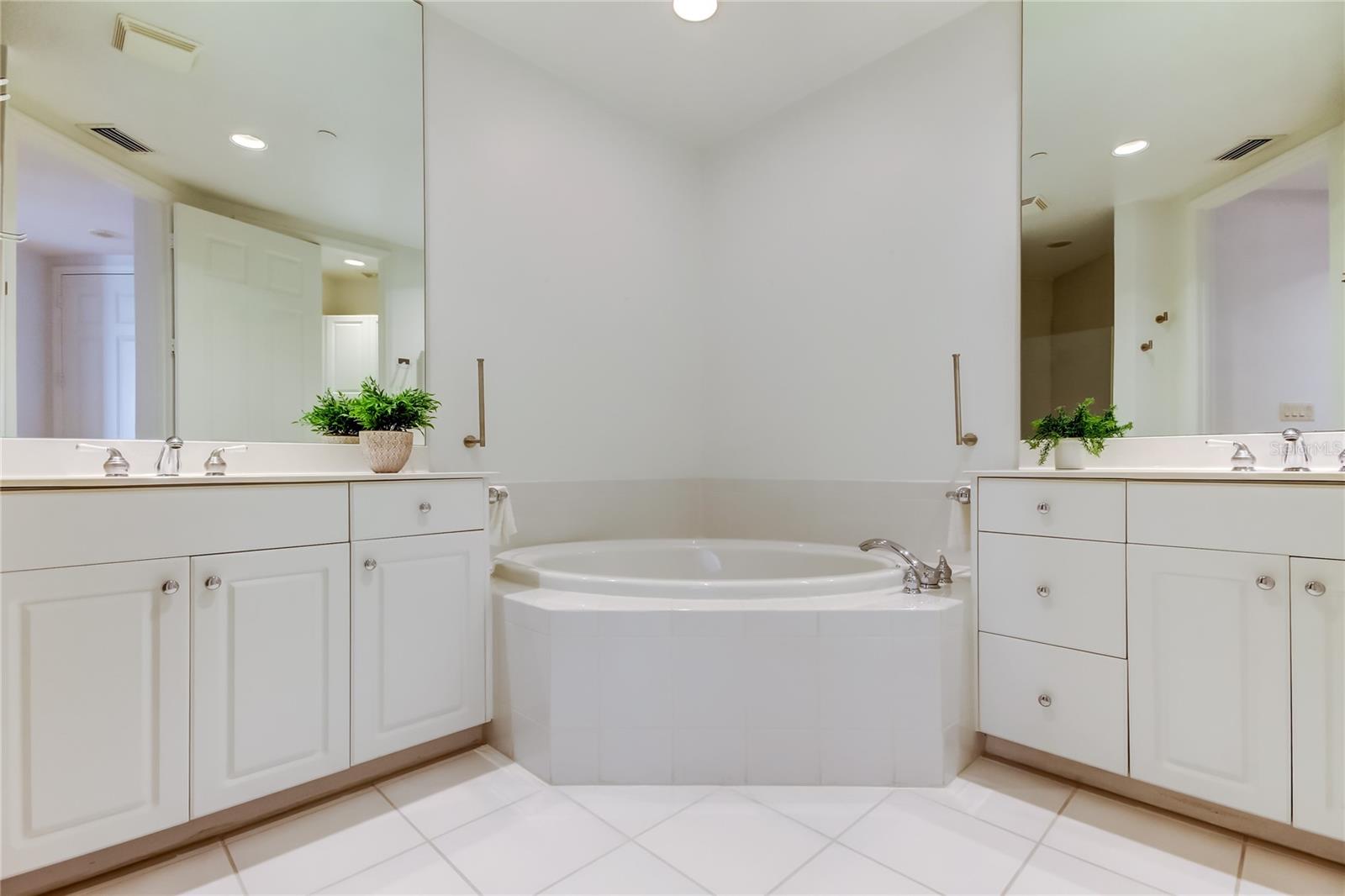 1200 GULF BLVD #101, CLEARWATER BEACH, FL, 33767