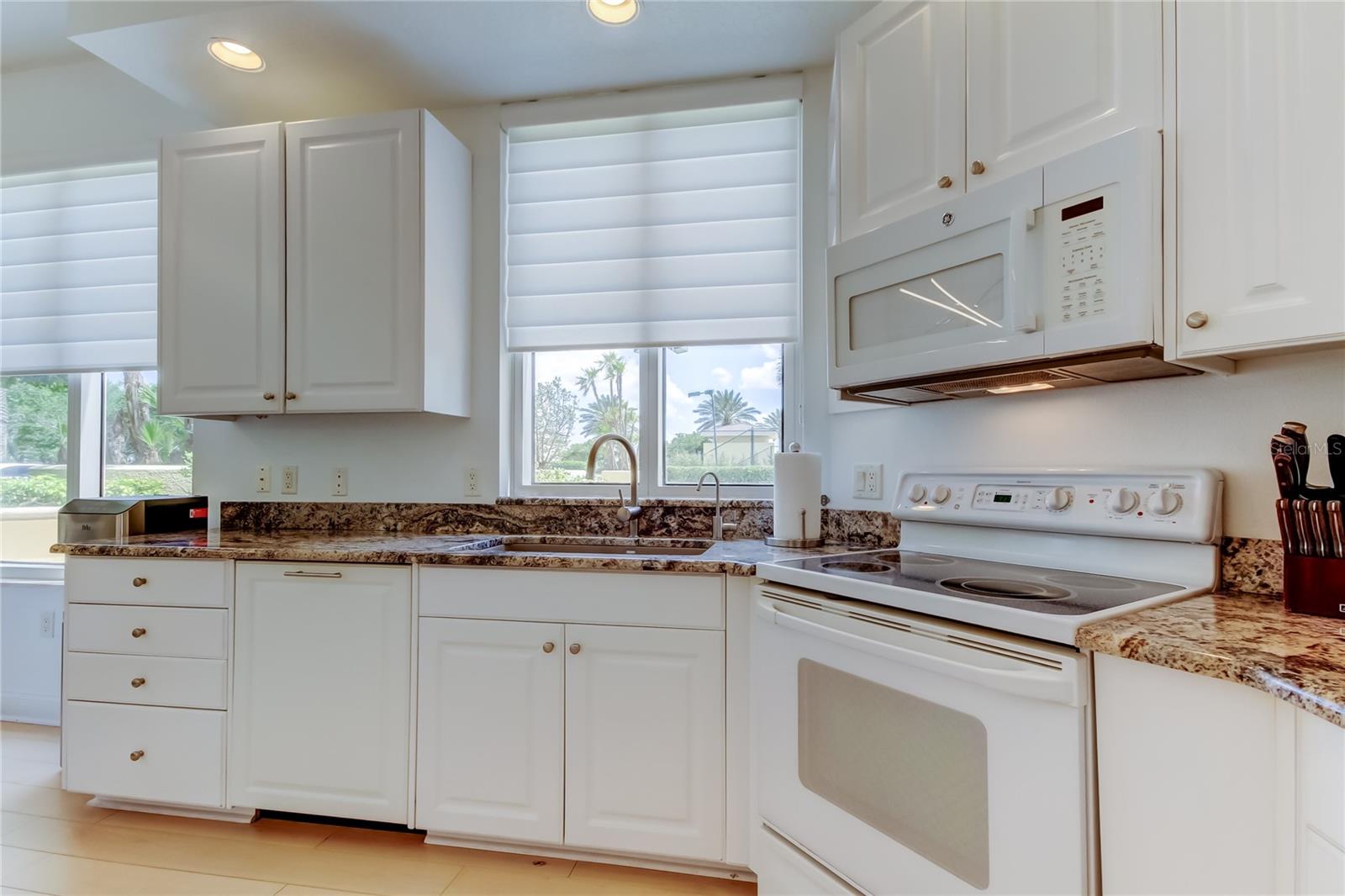 1200 GULF BLVD #101, CLEARWATER BEACH, FL, 33767