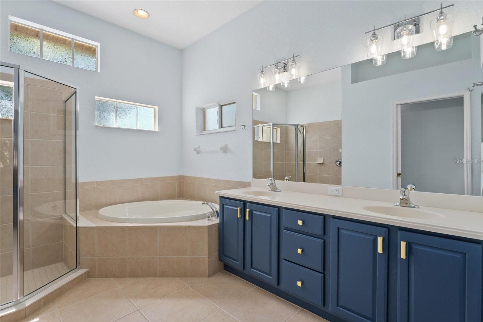 220 DOVE TRL, BRADENTON, FL, 34212