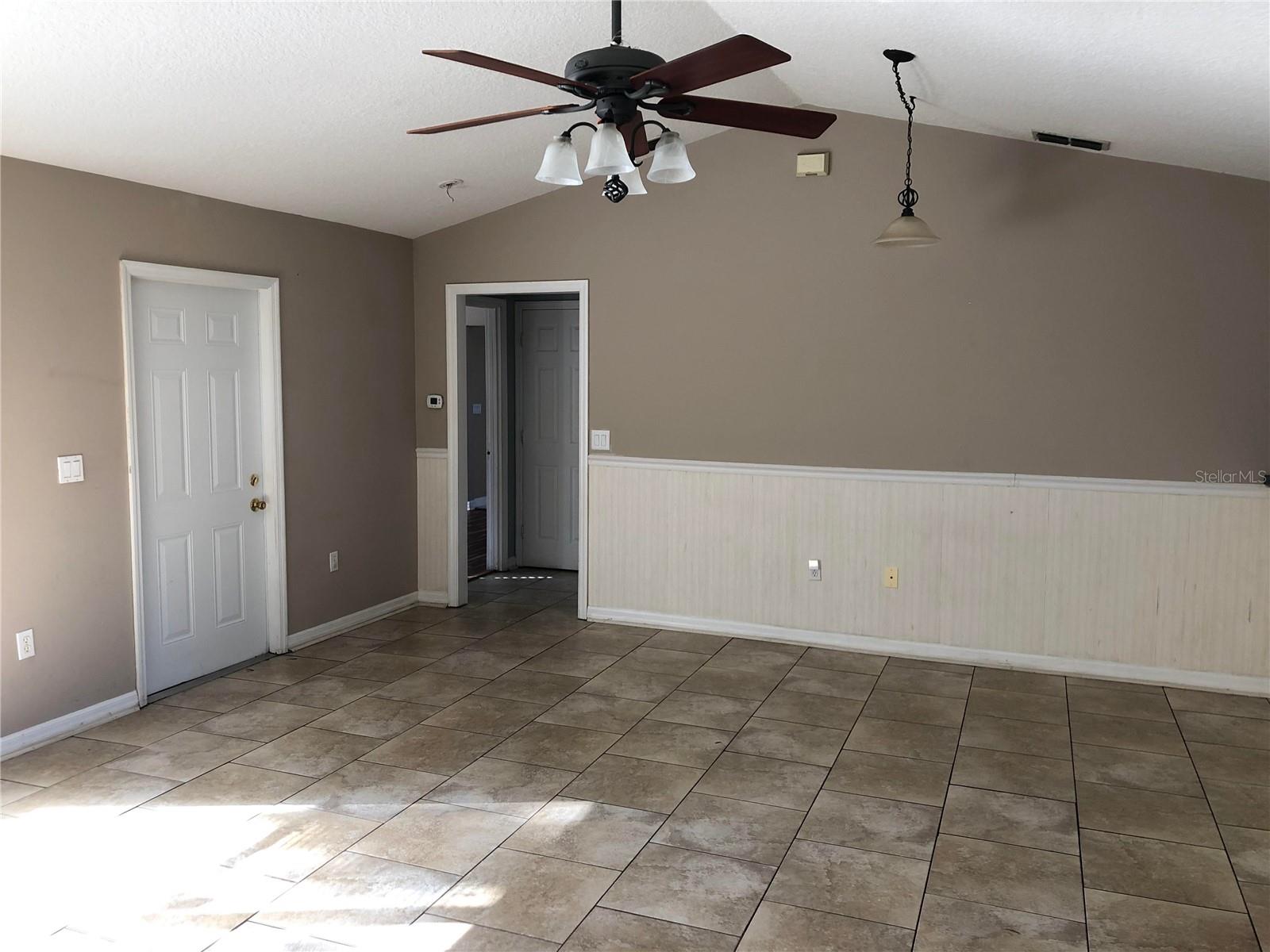 616 E 1ST ST, APOPKA, FL, 32703