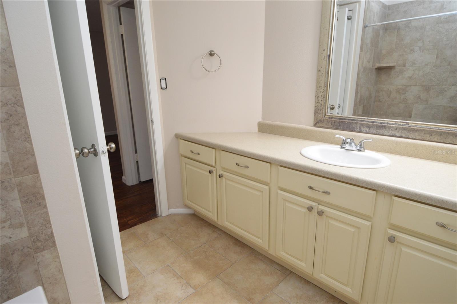 8756 MALLARD RESERVE DR #101, TAMPA, FL, 33614