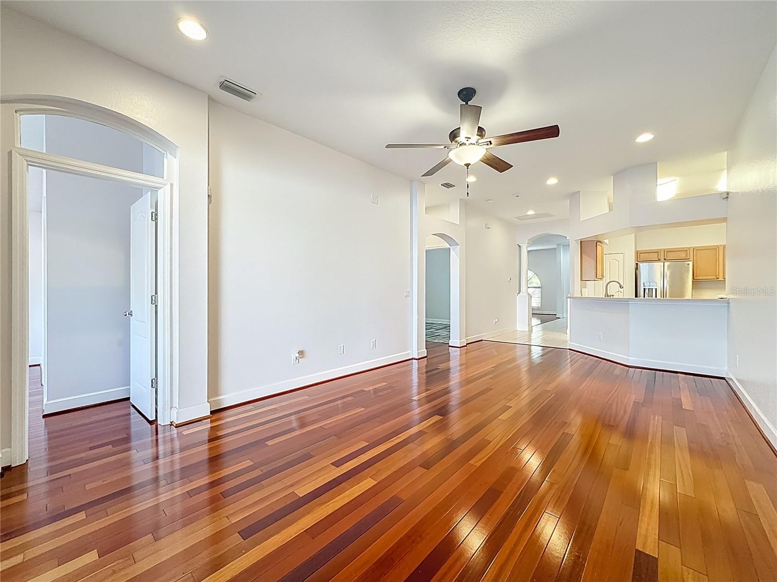 9830 WHITE BARN WAY, RIVERVIEW, FL, 33569