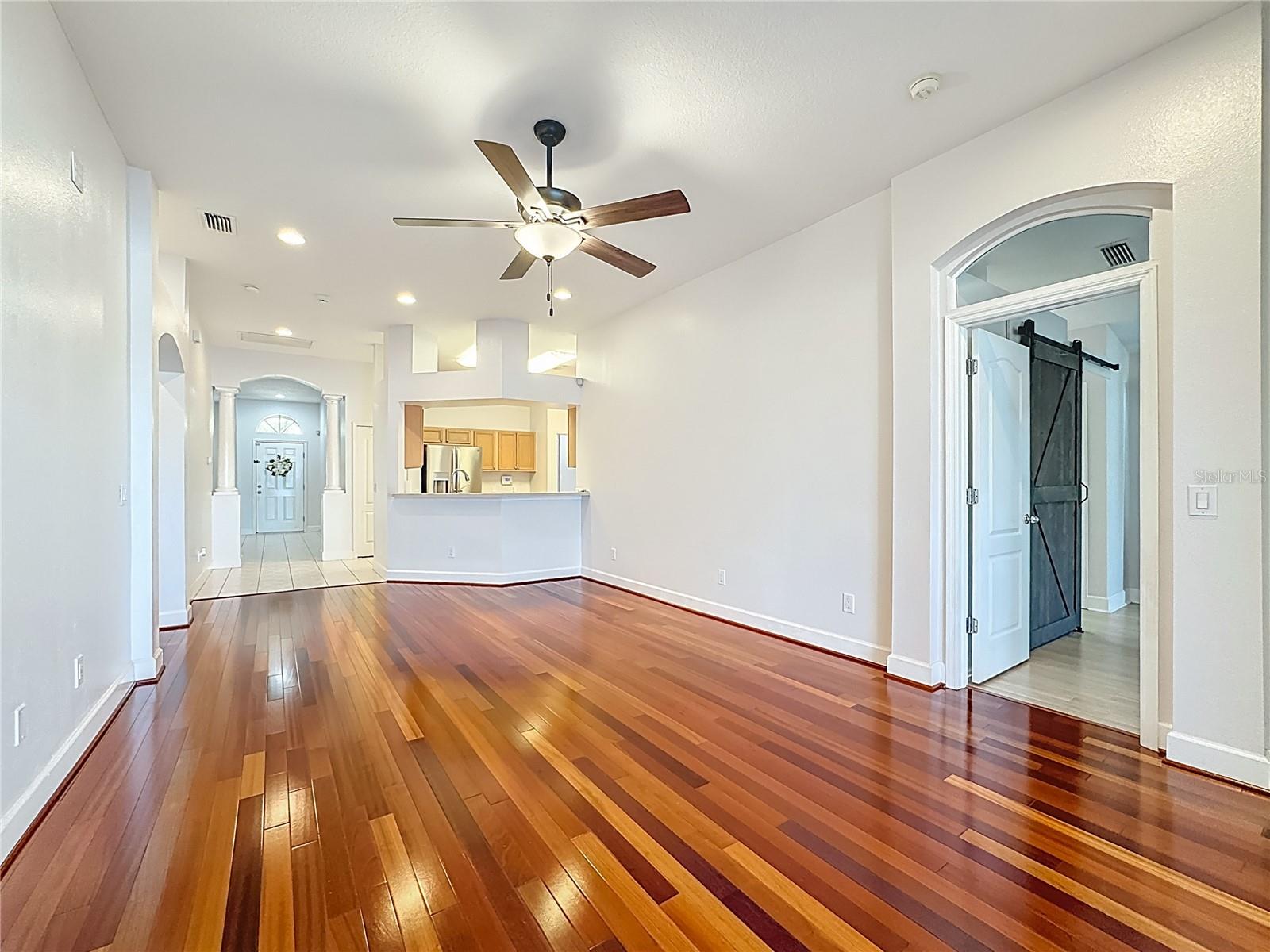 9830 WHITE BARN WAY, RIVERVIEW, FL, 33569