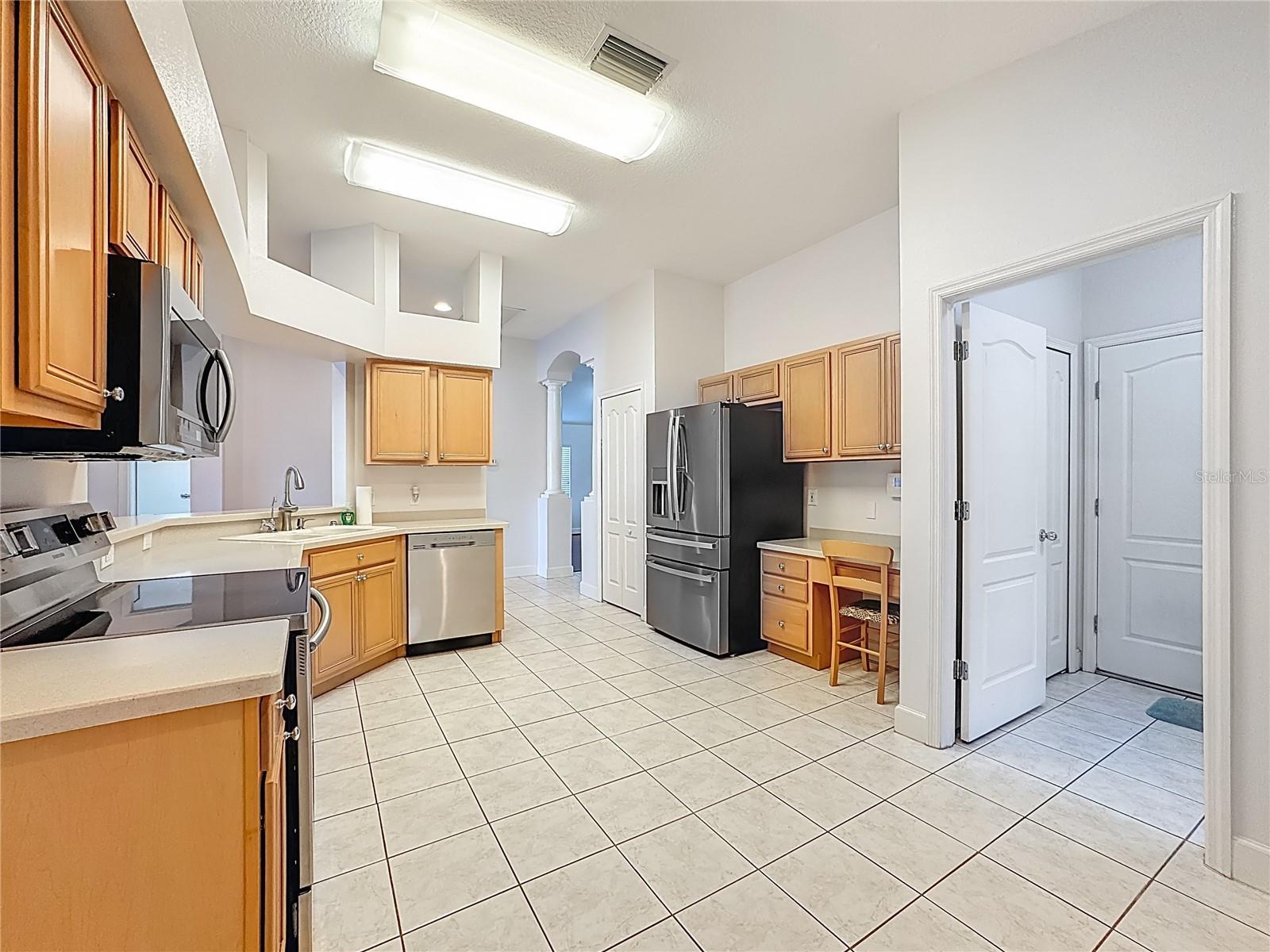 9830 WHITE BARN WAY, RIVERVIEW, FL, 33569