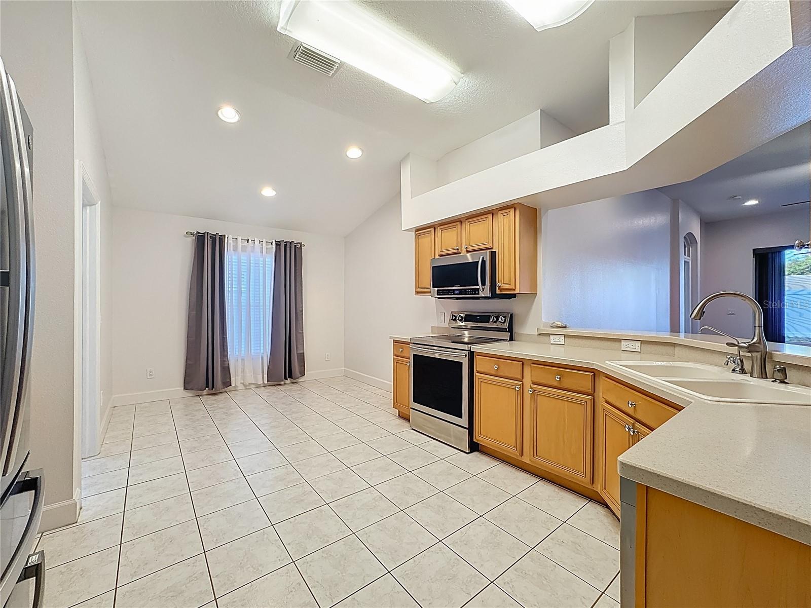 9830 WHITE BARN WAY, RIVERVIEW, FL, 33569