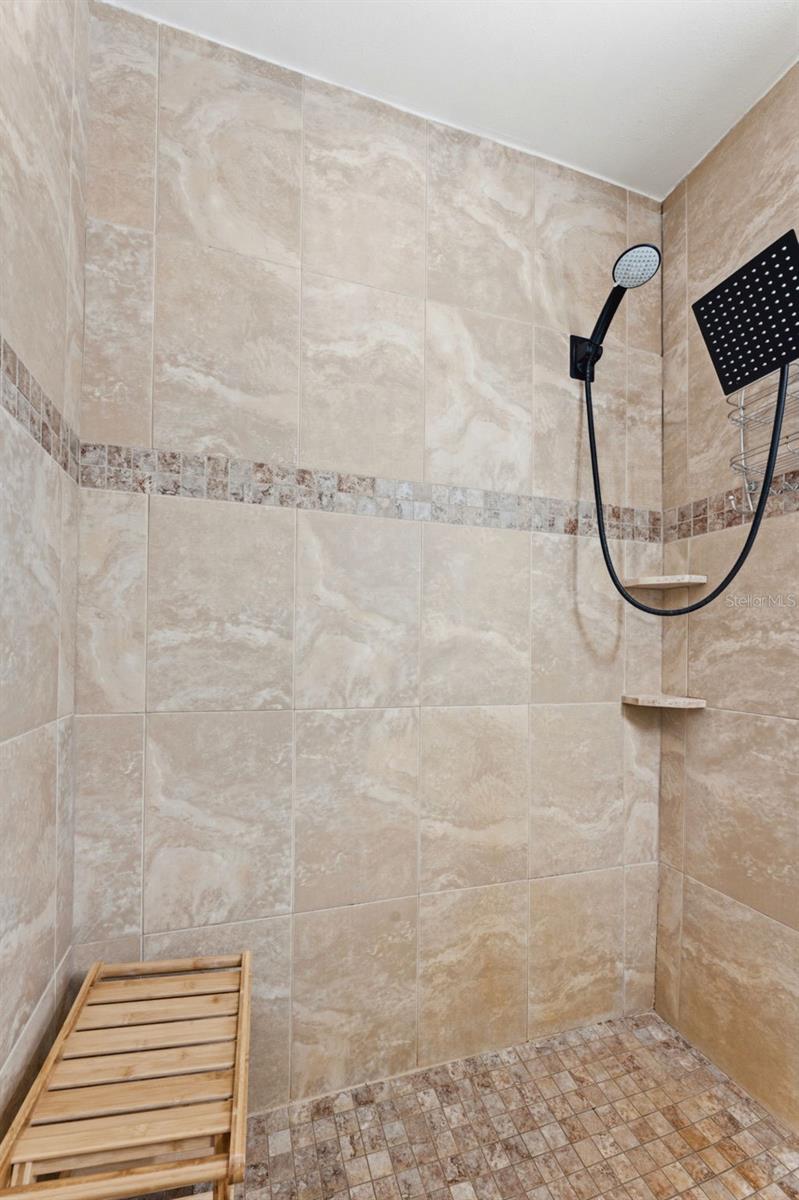 910 LINWOOD TER, LUTZ, FL, 33549