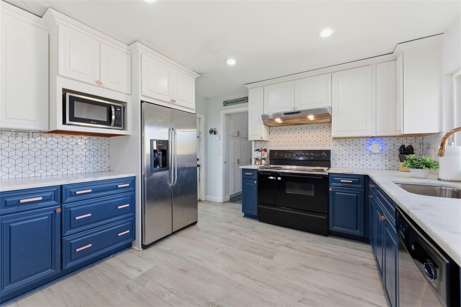 910 LINWOOD TER, LUTZ, FL, 33549