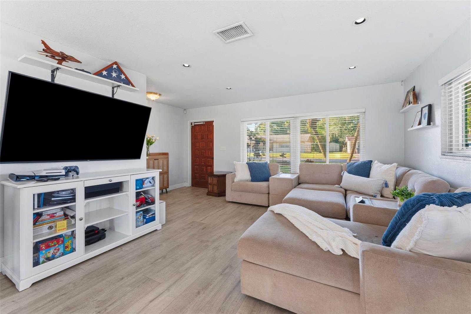 910 LINWOOD TER, LUTZ, FL, 33549