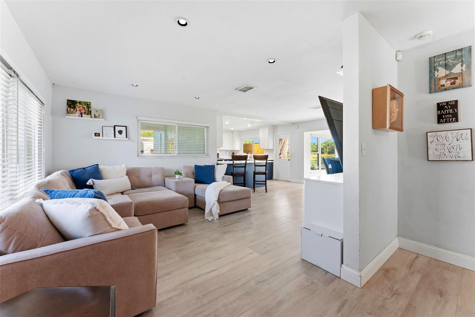 910 LINWOOD TER, LUTZ, FL, 33549