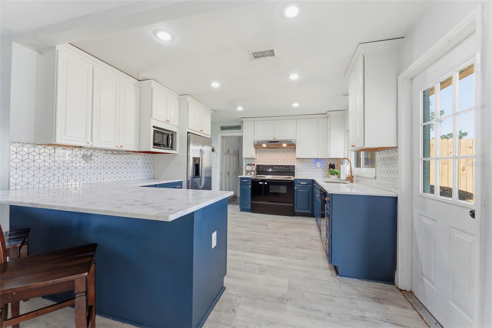 910 LINWOOD TER, LUTZ, FL, 33549