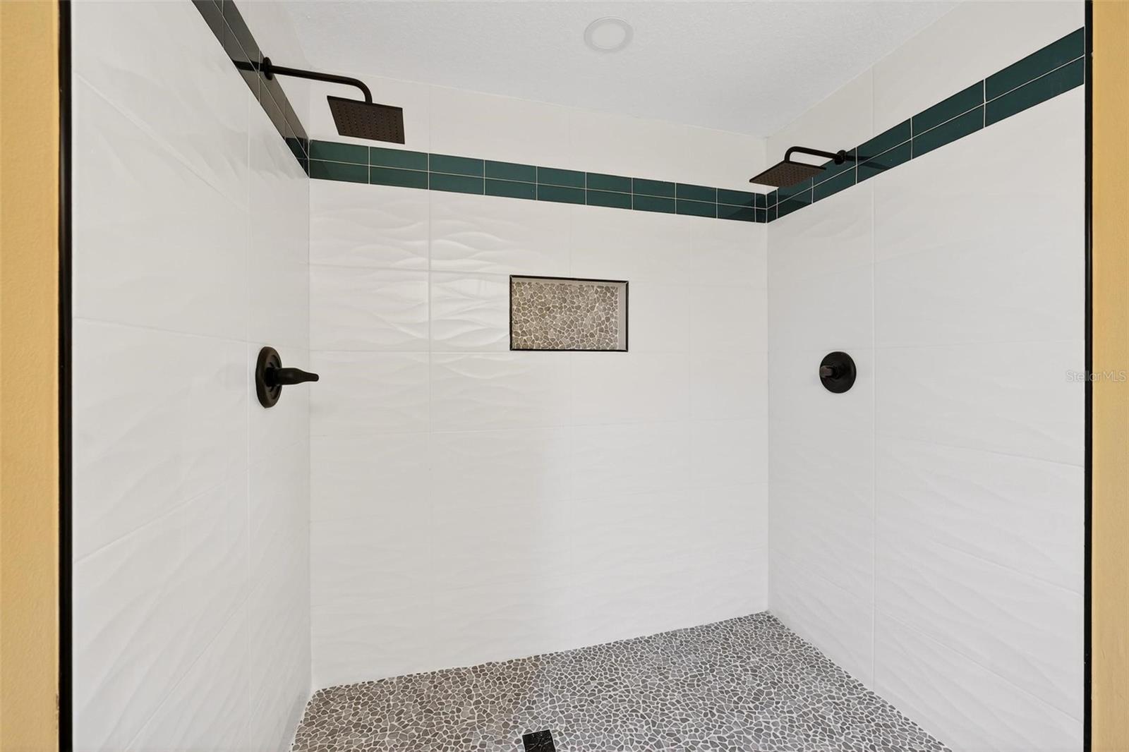 2200 RETREAT RD, GENEVA, FL, 32732