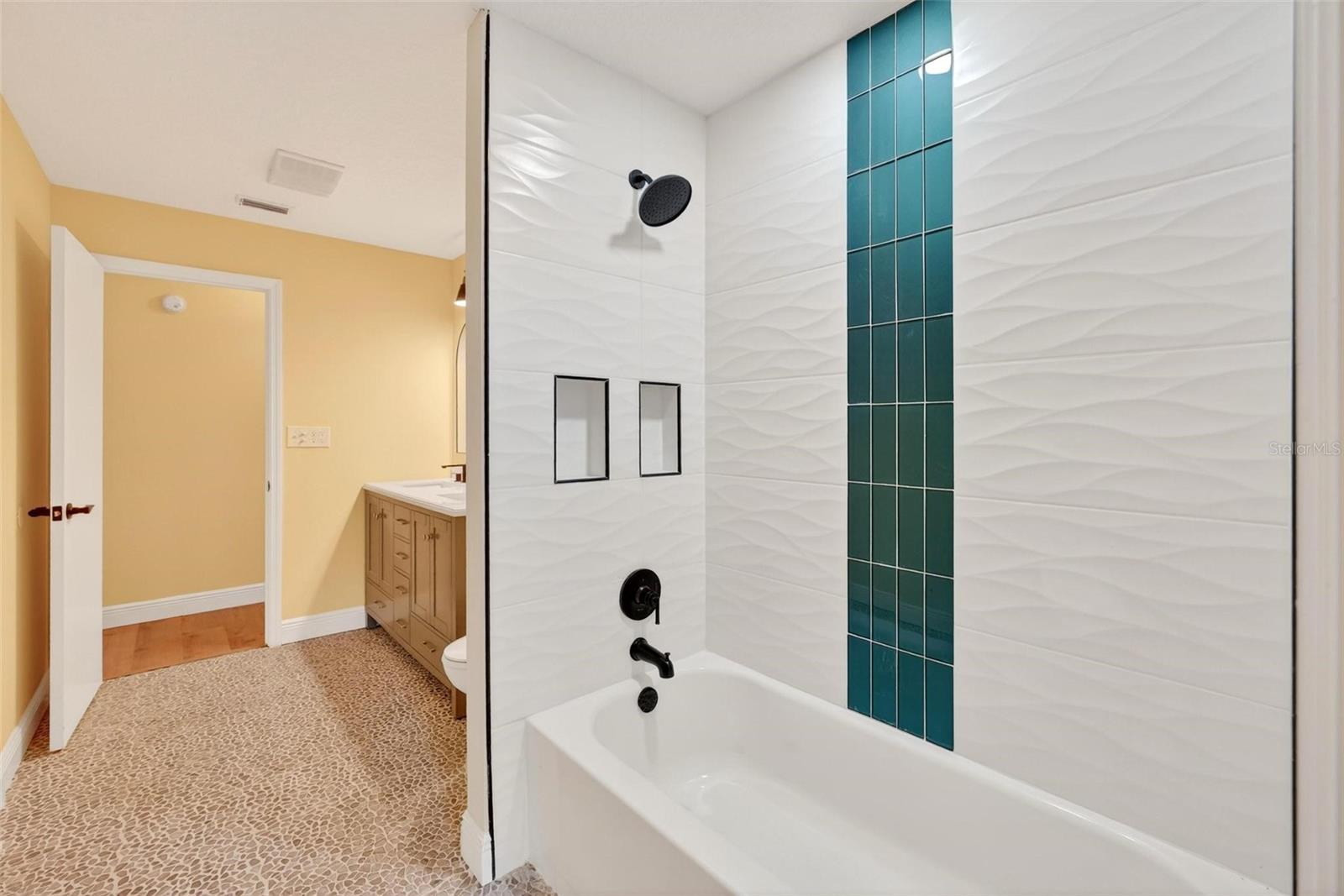 2200 RETREAT RD, GENEVA, FL, 32732