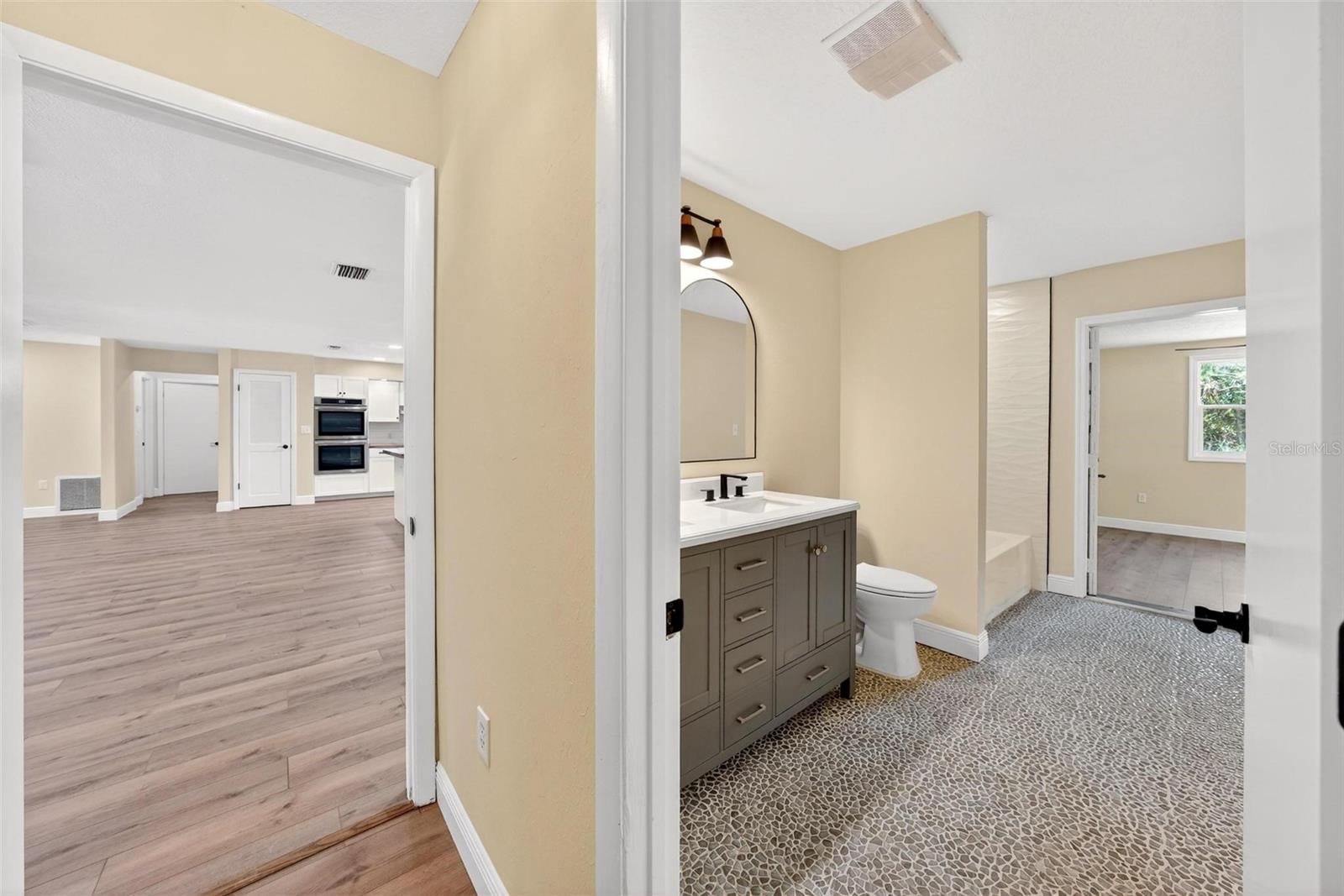 2200 RETREAT RD, GENEVA, FL, 32732