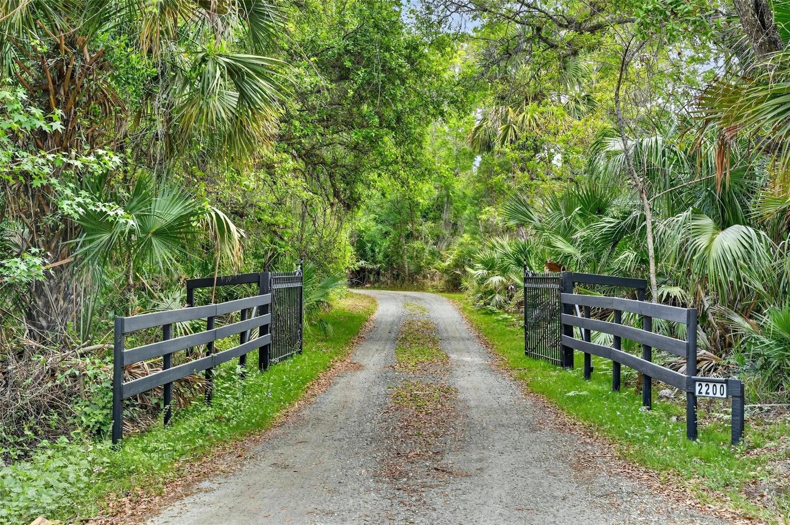 2200 RETREAT RD, GENEVA, FL, 32732