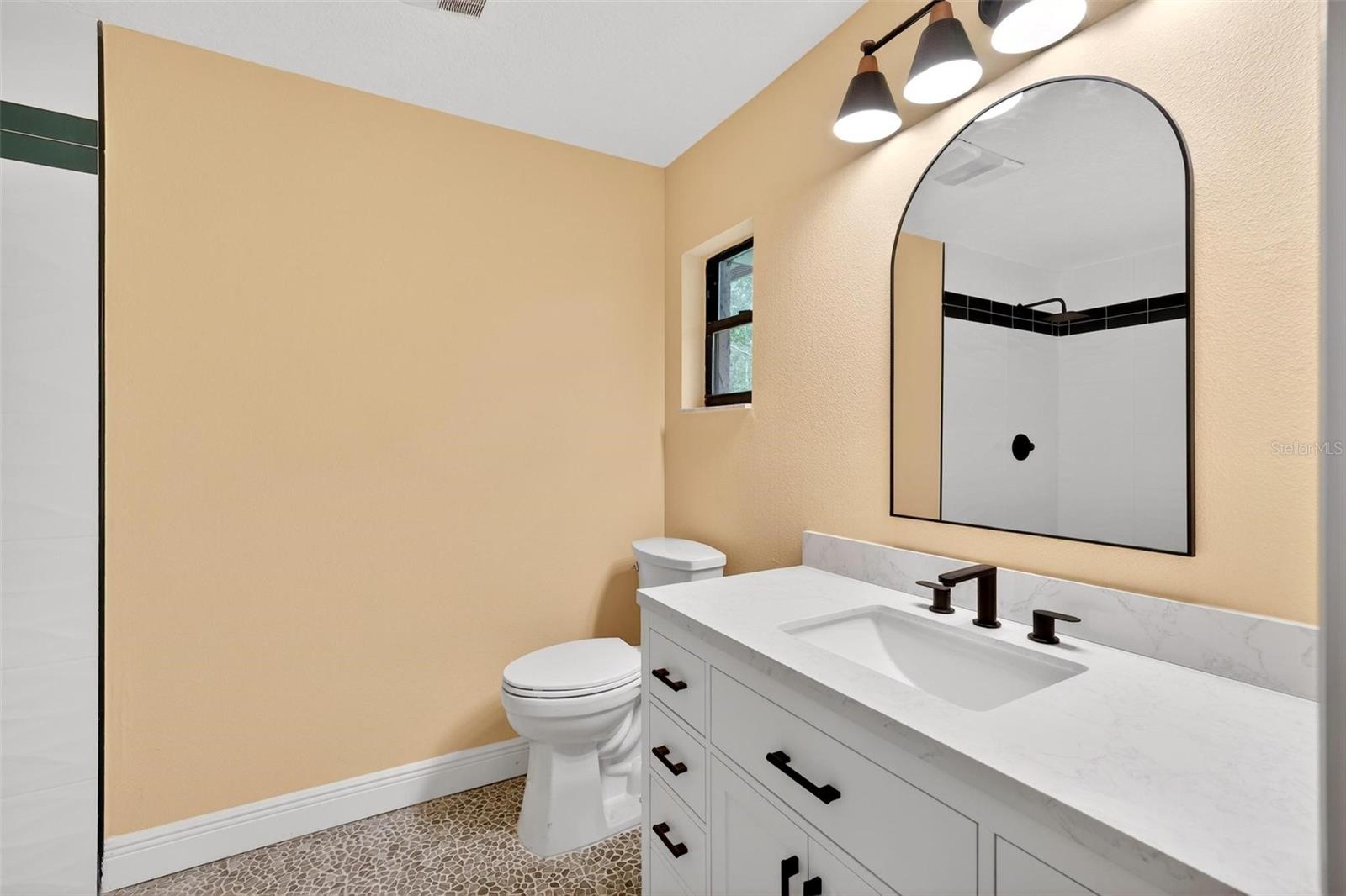 2200 RETREAT RD, GENEVA, FL, 32732