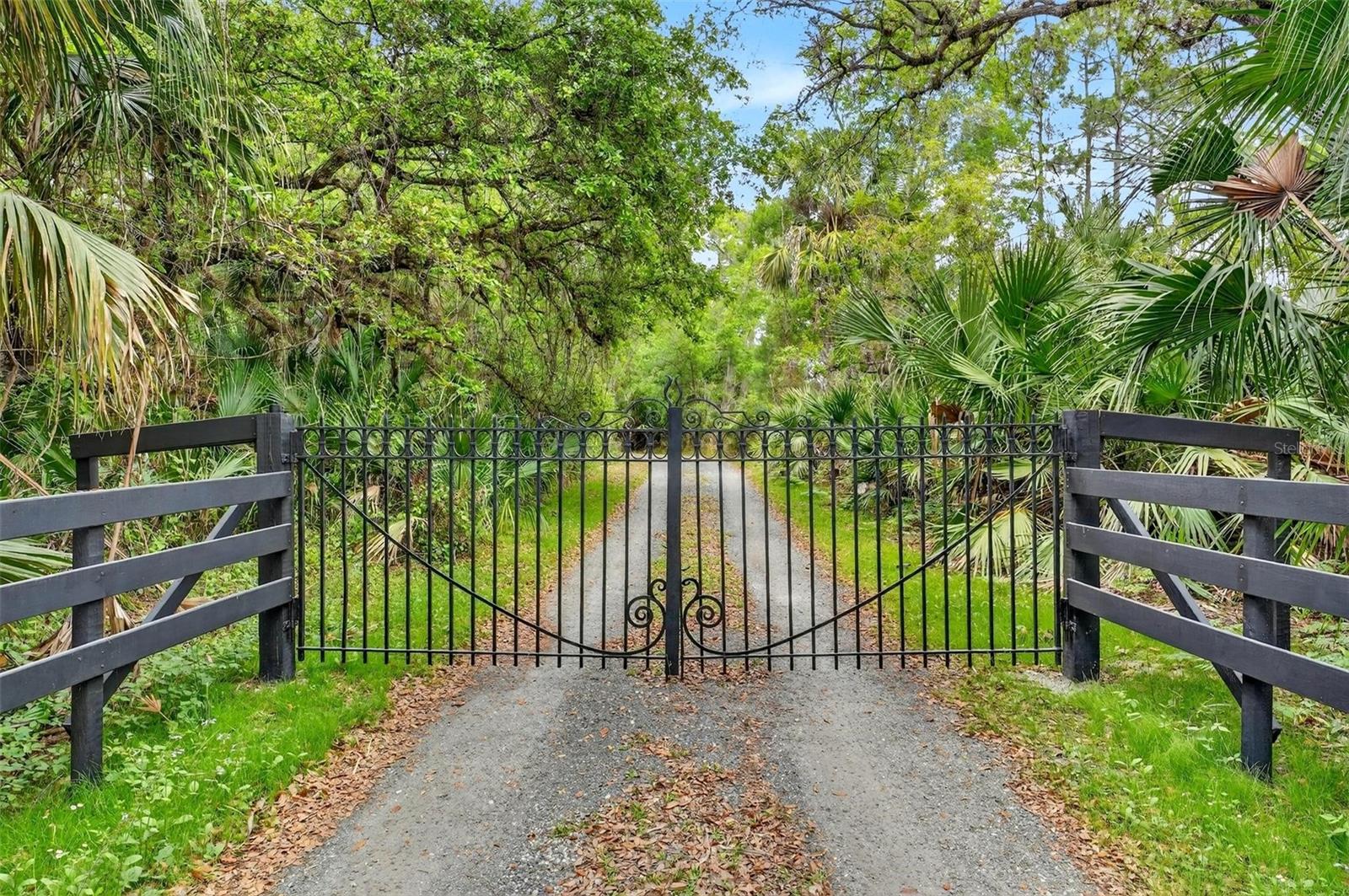 2200 RETREAT RD, GENEVA, FL, 32732