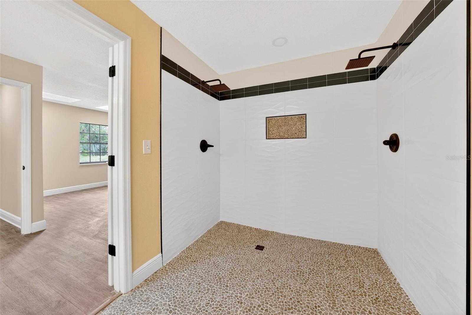 2200 RETREAT RD, GENEVA, FL, 32732