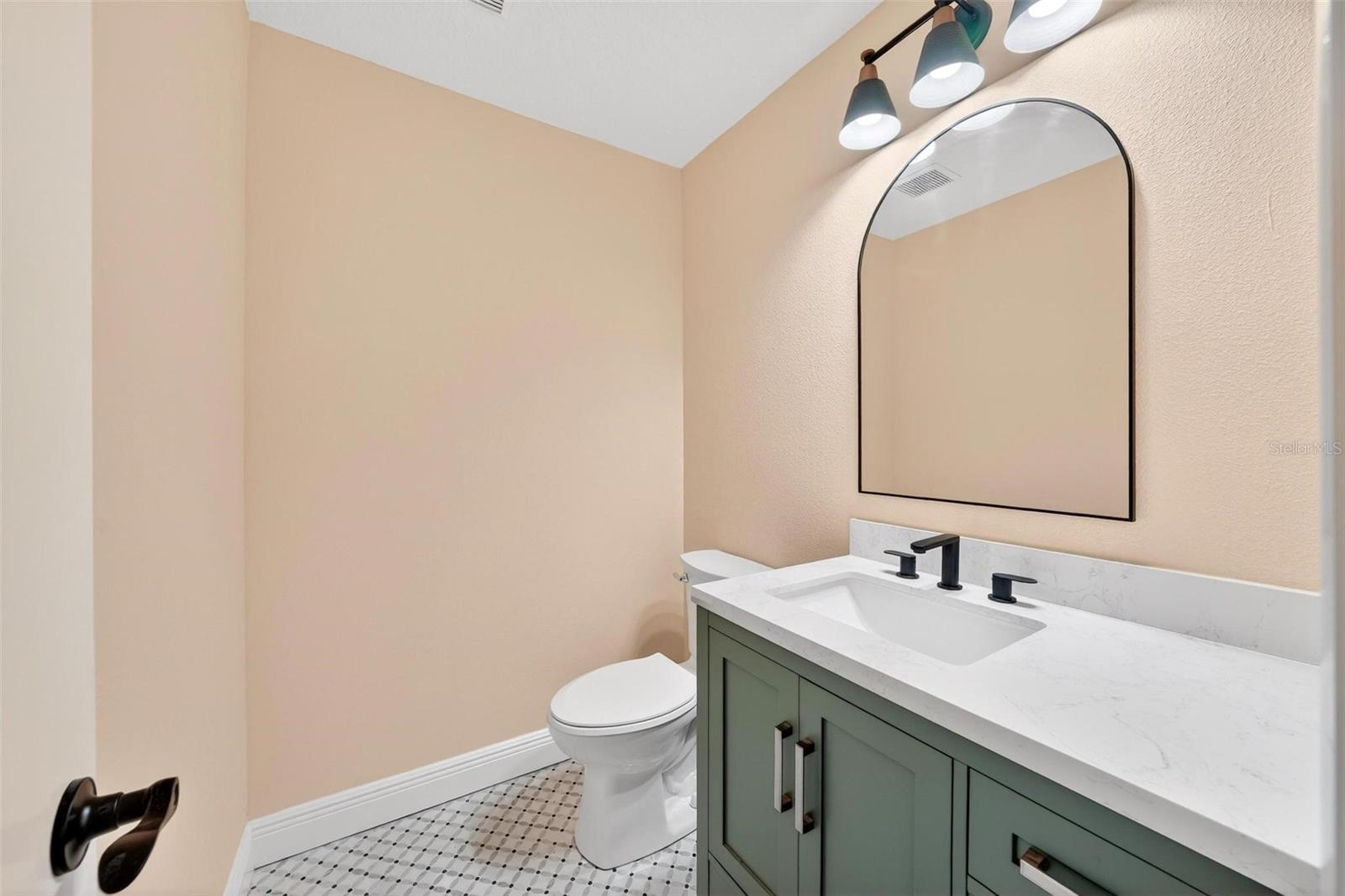 2200 RETREAT RD, GENEVA, FL, 32732