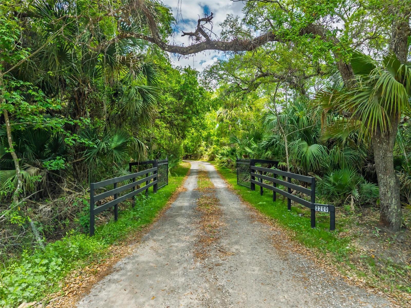 2200 RETREAT RD, GENEVA, FL, 32732