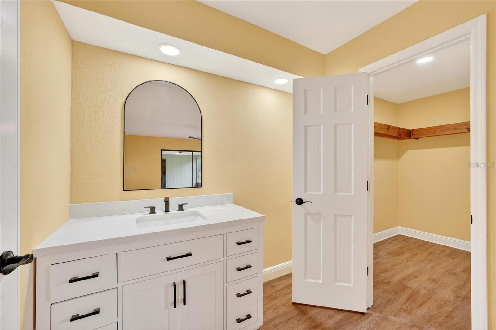 2200 RETREAT RD, GENEVA, FL, 32732
