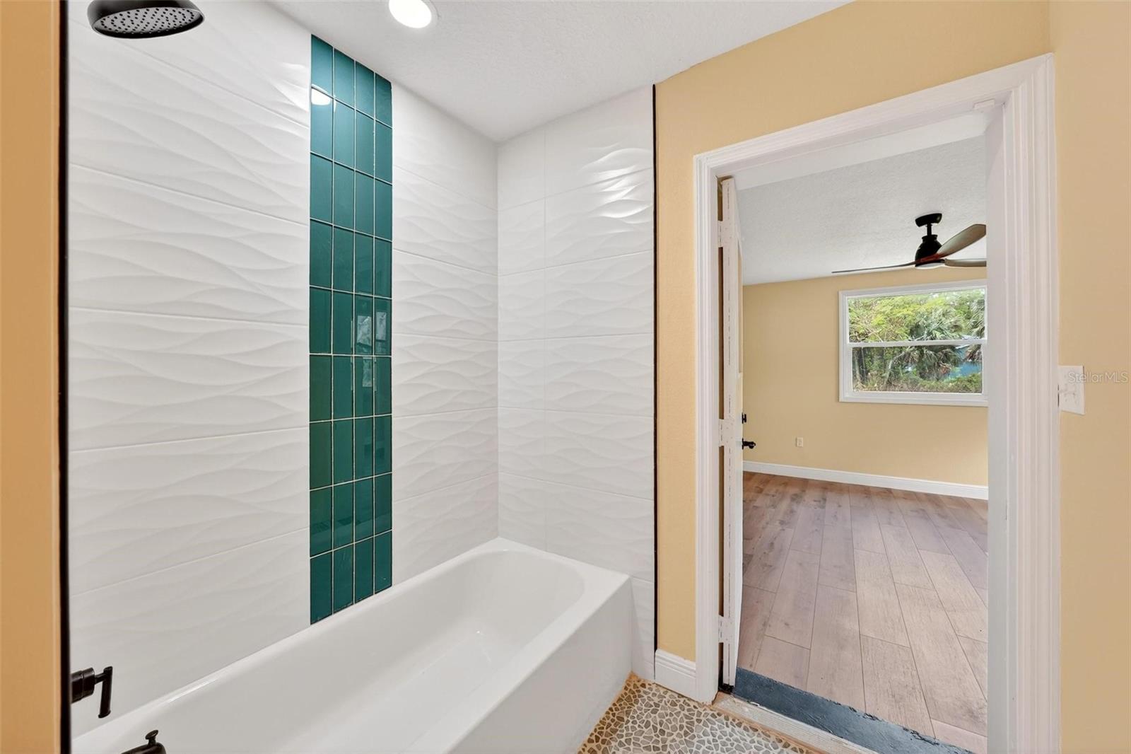 2200 RETREAT RD, GENEVA, FL, 32732