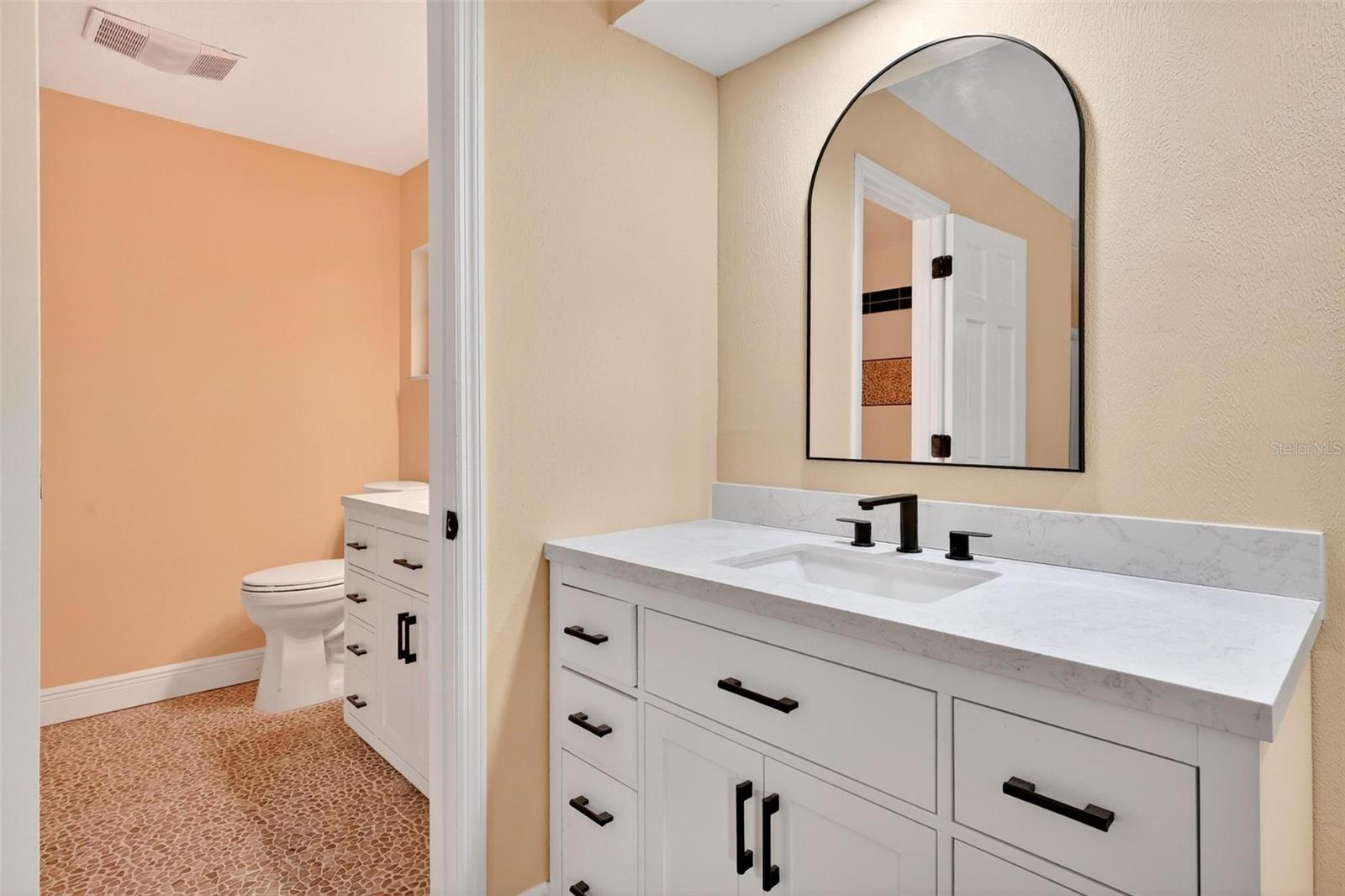 2200 RETREAT RD, GENEVA, FL, 32732
