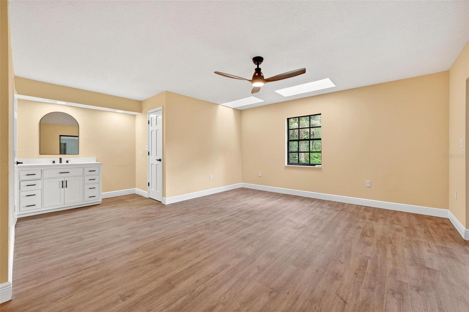 2200 RETREAT RD, GENEVA, FL, 32732