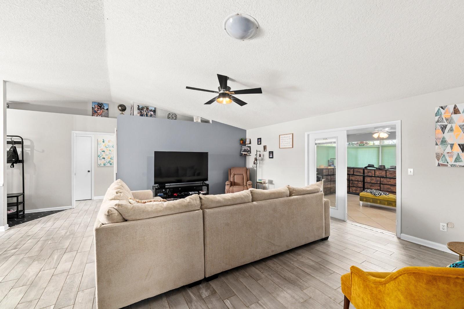 1916 CLOVERDALE CT, LUTZ, FL, 33549