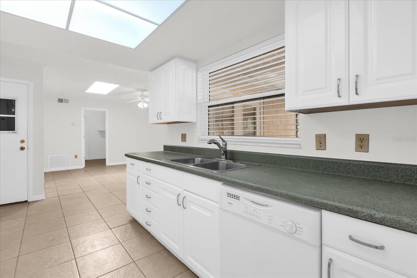 8407 ROANNE DR, ORLANDO, FL, 32817