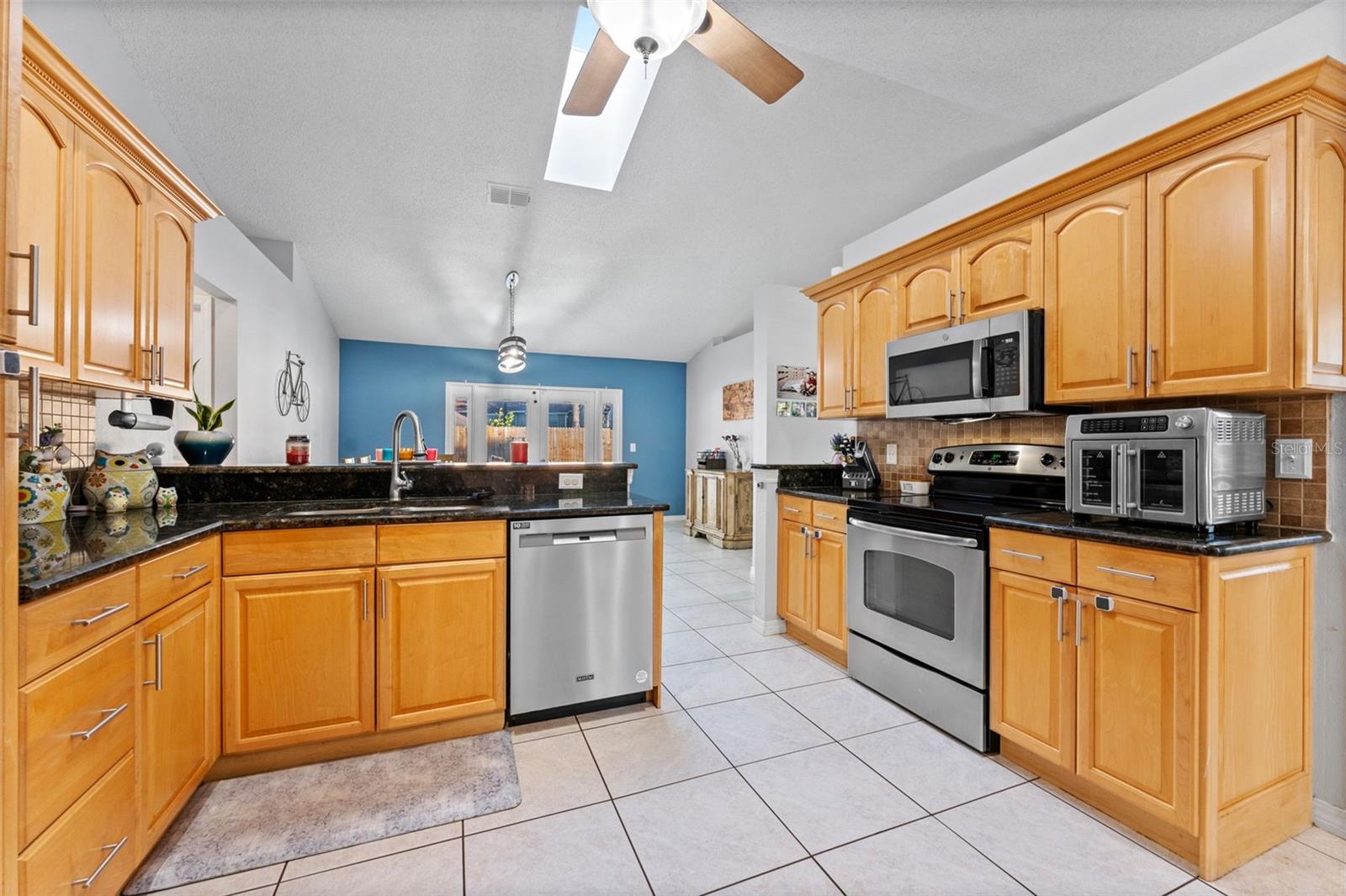 956 EDGEHILL DR, PALM HARBOR, FL, 34684