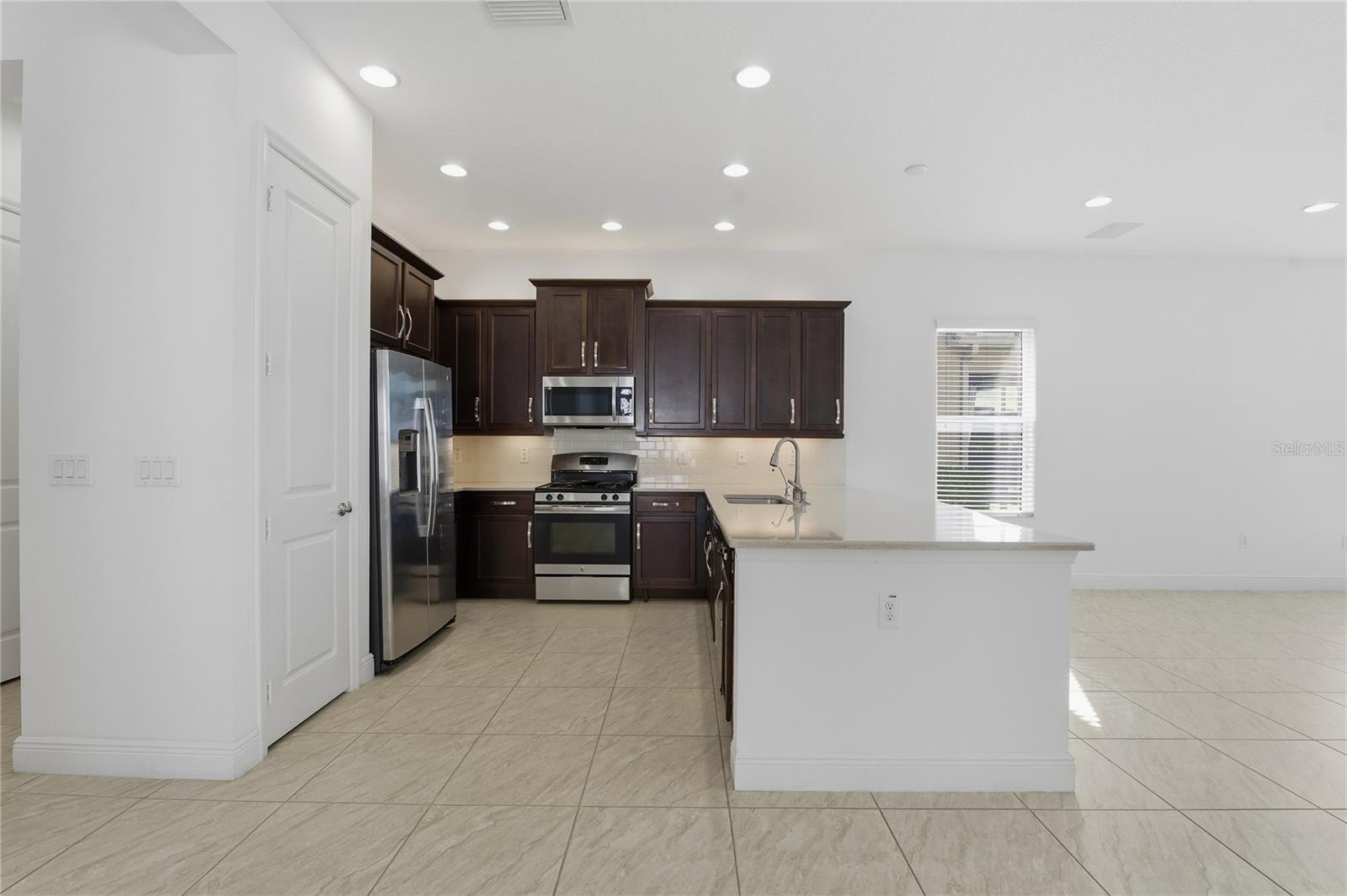 30588 CHESAPEAKE BAY DR, WESLEY CHAPEL, FL, 33543