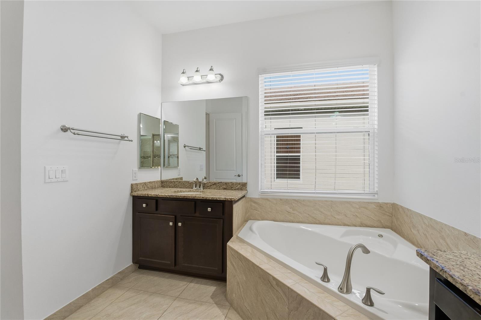 30588 CHESAPEAKE BAY DR, WESLEY CHAPEL, FL, 33543