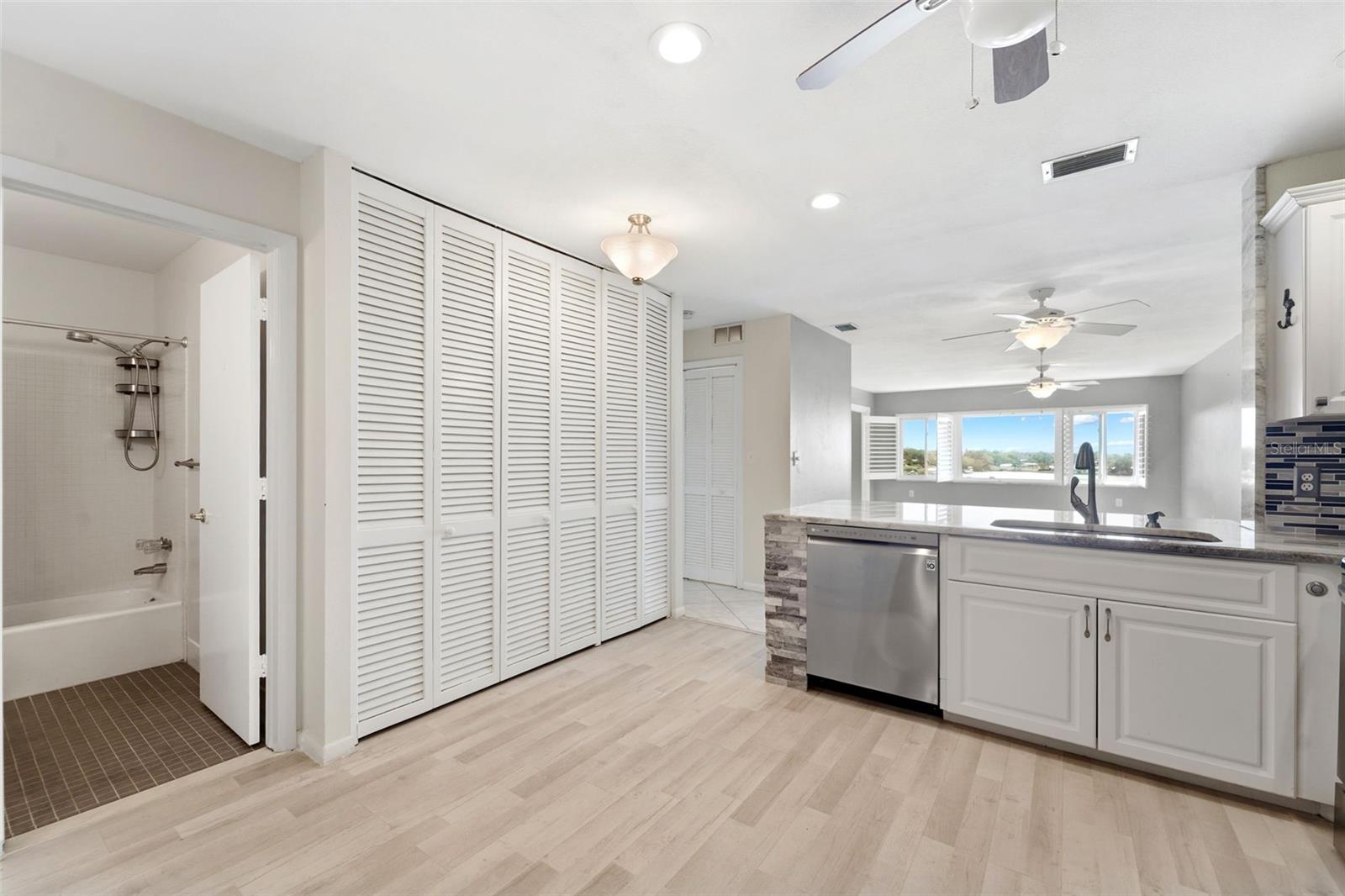 100 BLUFF VIEW DR #409C, BELLEAIR BLUFFS, FL, 33770