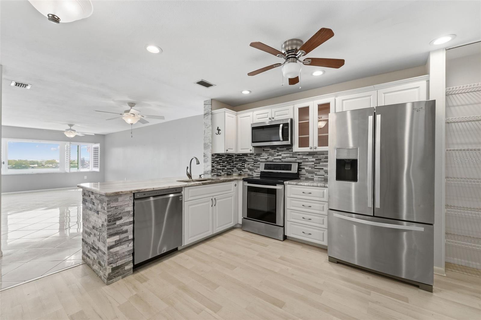 100 BLUFF VIEW DR #409C, BELLEAIR BLUFFS, FL, 33770
