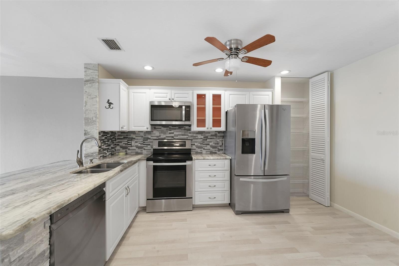 100 BLUFF VIEW DR #409C, BELLEAIR BLUFFS, FL, 33770