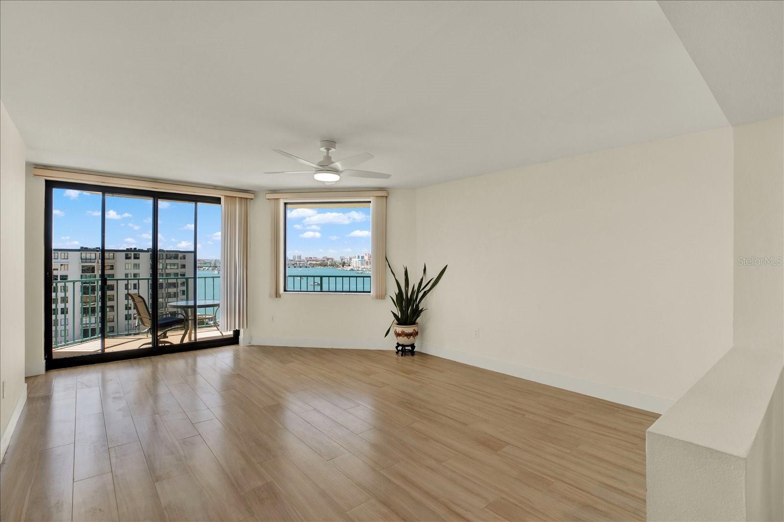 670 ISLAND WAY #1006, CLEARWATER BEACH, FL, 33767