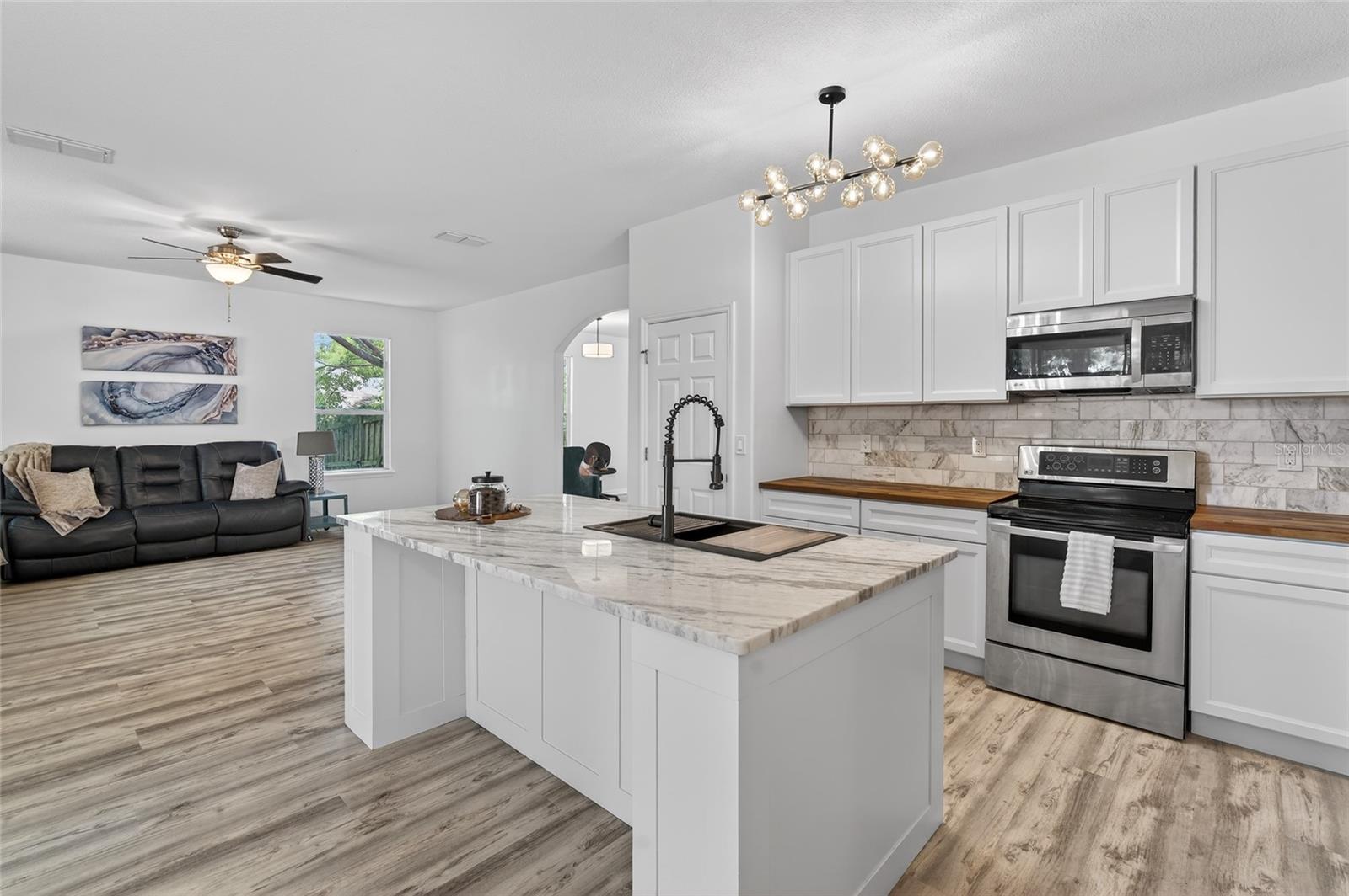 1305 WINDY BLUFF DR, MINNEOLA, FL, 34715