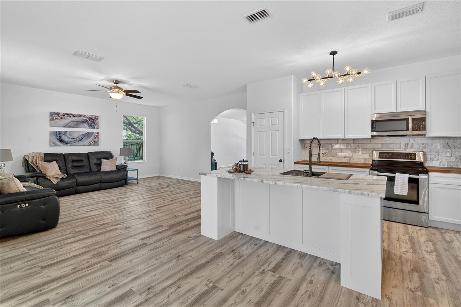 1305 WINDY BLUFF DR, MINNEOLA, FL, 34715