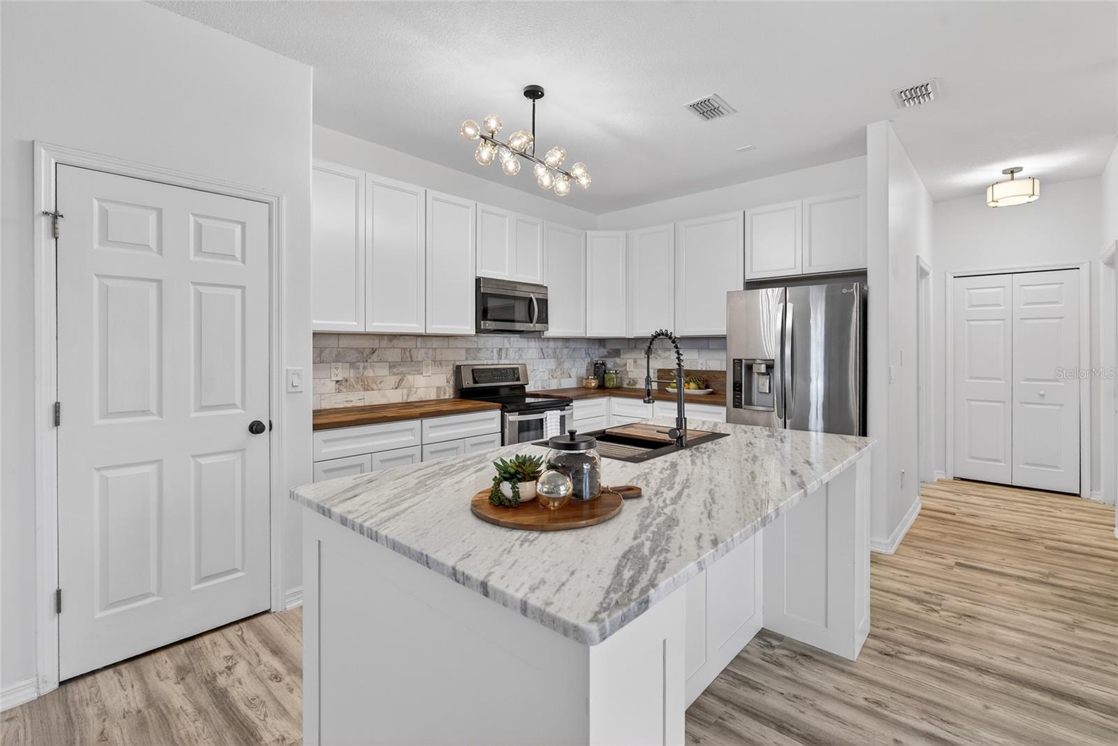 1305 WINDY BLUFF DR, MINNEOLA, FL, 34715