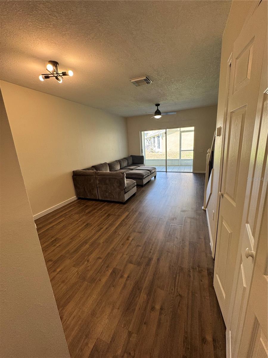 Living rm/dining rm combo