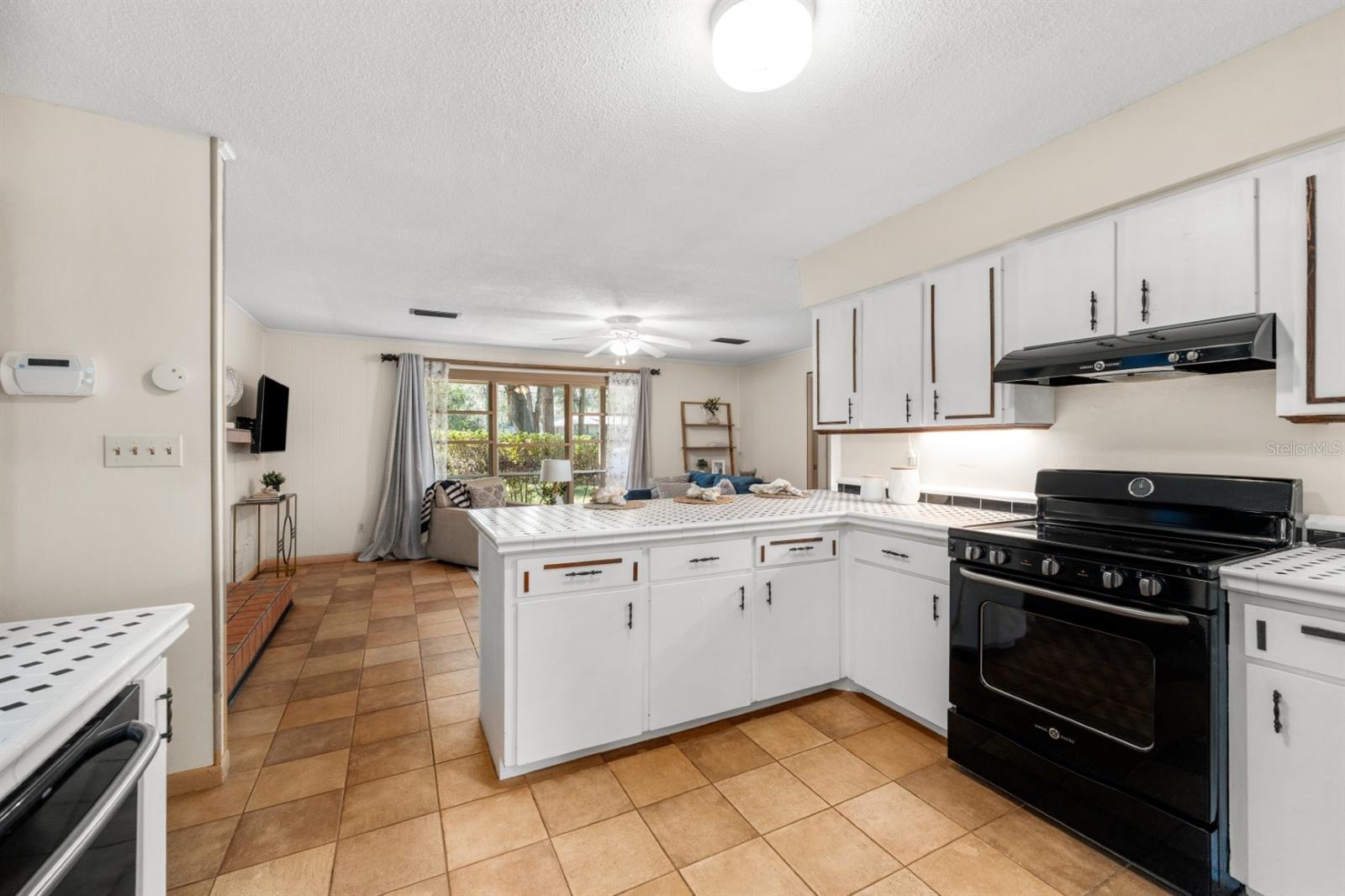 8118 SW 1ST PL, GAINESVILLE, FL, 32607
