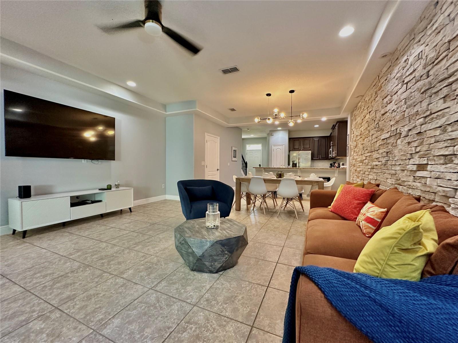 8111 ROSEVILLE BLVD, DAVENPORT, FL, 33896