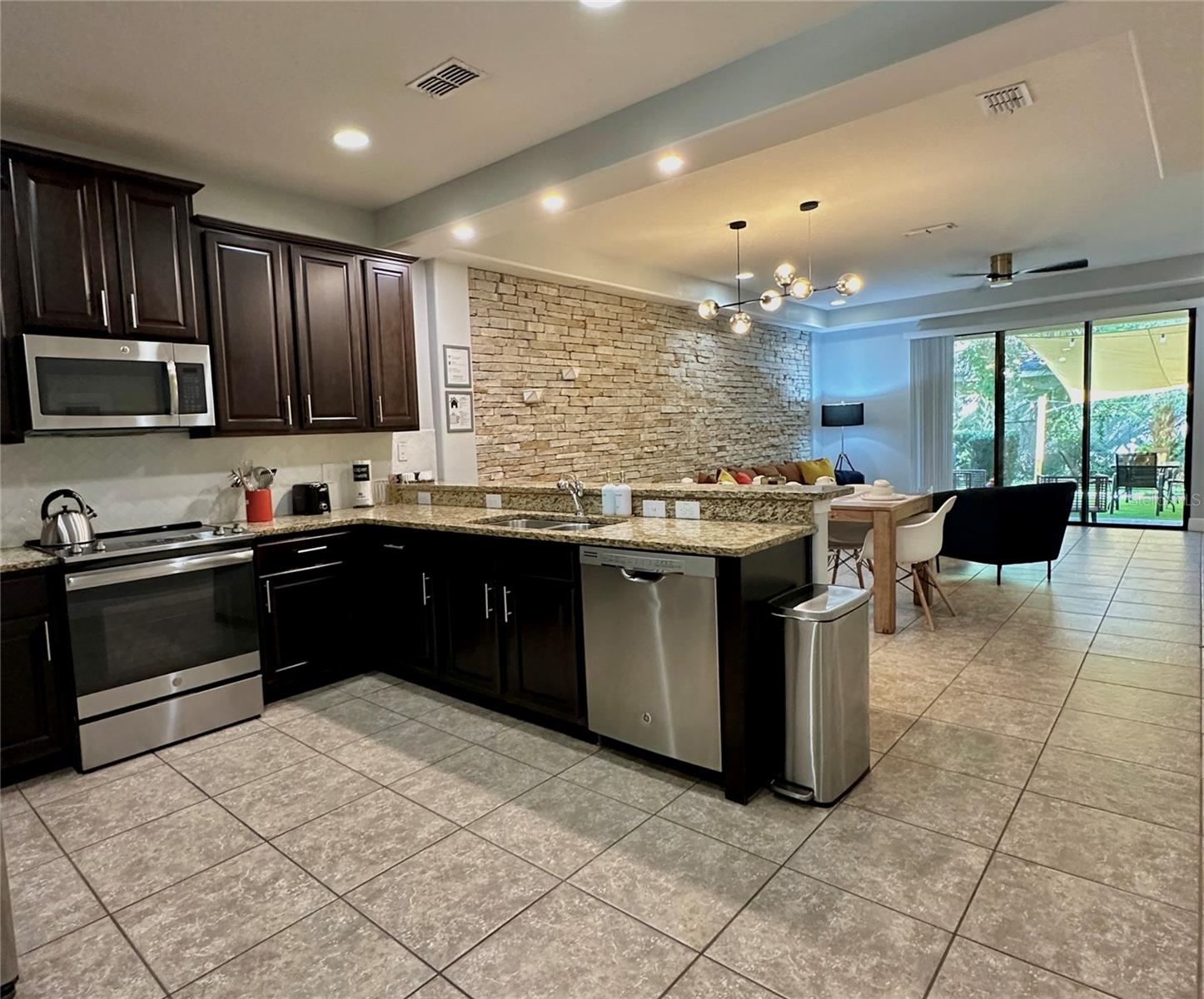 8111 ROSEVILLE BLVD, DAVENPORT, FL, 33896
