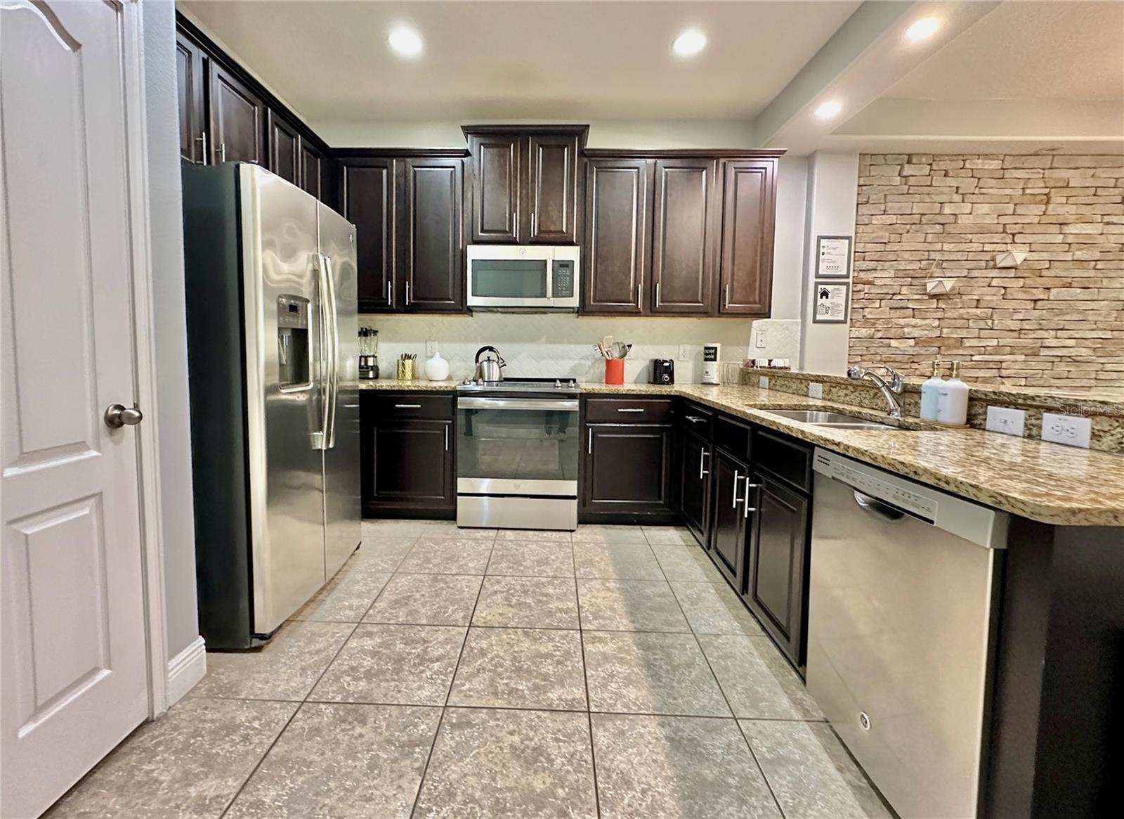 8111 ROSEVILLE BLVD, DAVENPORT, FL, 33896