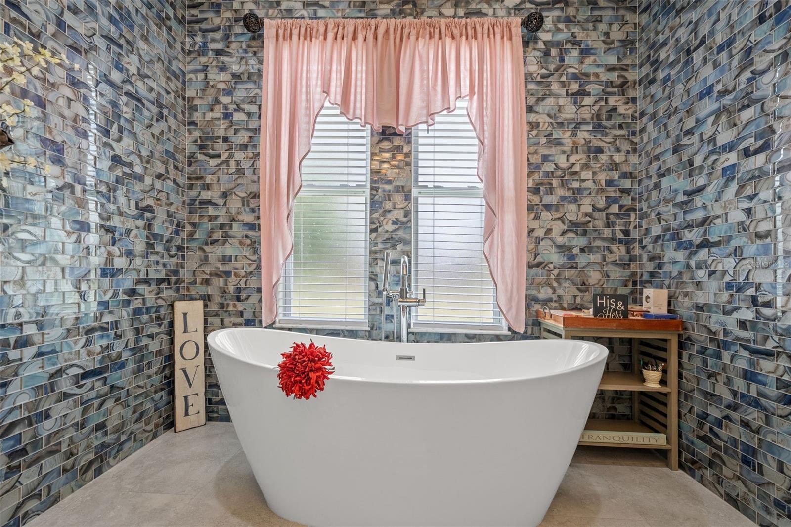 17601 HANNA RD, LUTZ, FL, 33549