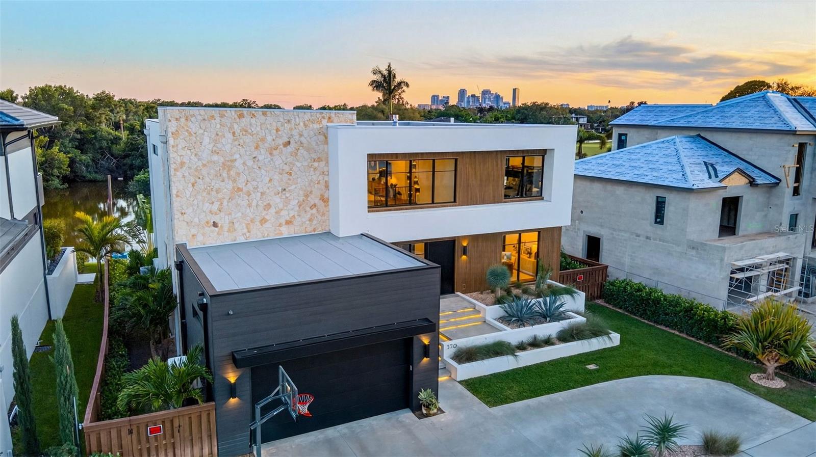 370 BELLEAIR DR NE, ST PETERSBURG, FL, 33704