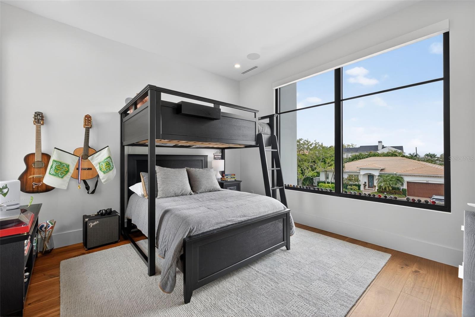 TB8491778 Property Photo