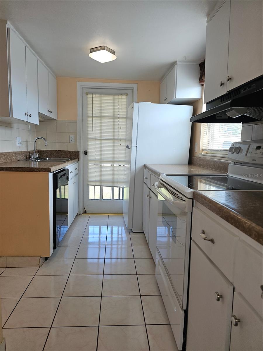 7701 STARKEY RD #102, SEMINOLE, FL, 33777